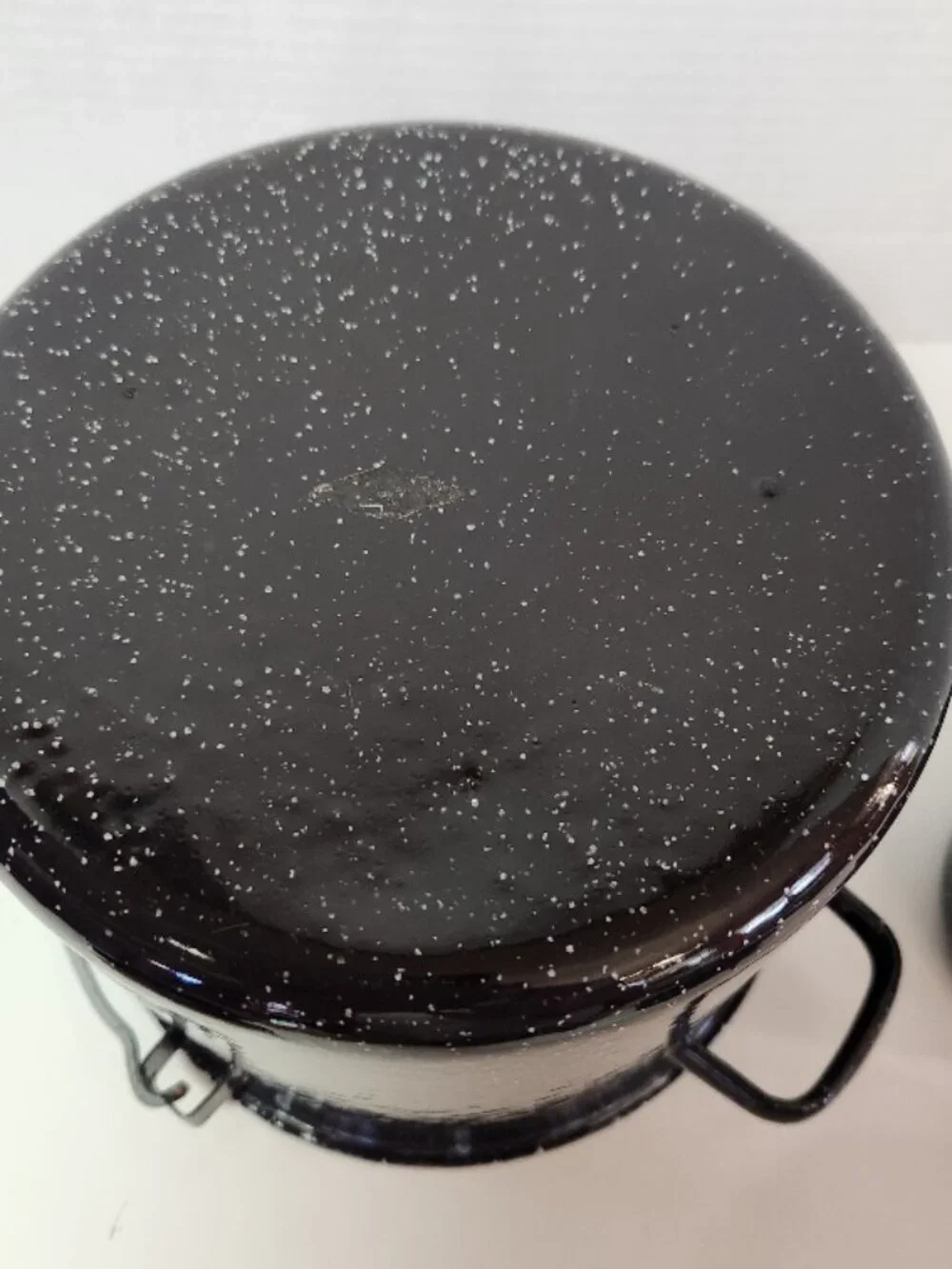 Swallow Brand Black Enamel Kettle w/handle & 4 Enamel Mugs